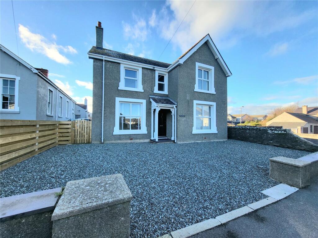 4 bedroom detached house for sale in Kingsland Road, Holyhead, Isle of