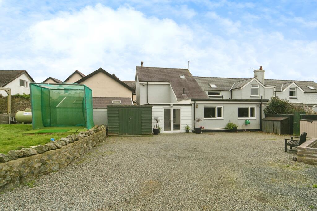 5 bedroom semidetached house for sale in Llanfaelog, Ty Croes