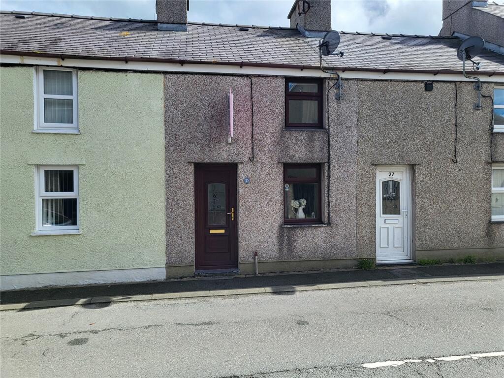 3 bedroom terraced house for sale in London Road, Bodedern, Caergybi