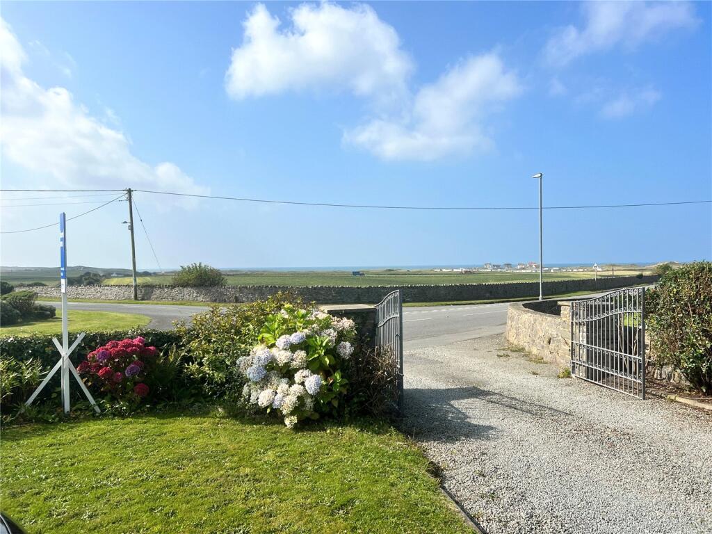 Main image of property: Llanfaelog, Ty Croes, Anglesey, Sir Ynys Mon, LL63