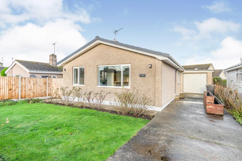 3 bedroom bungalow for sale in Trearddur Road, Trearddur Bay, Holyhead ...