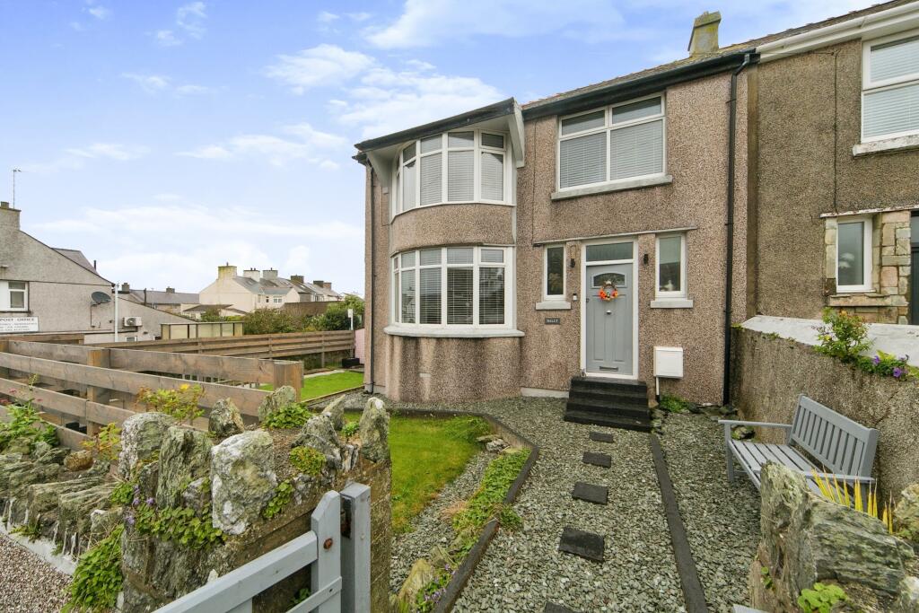 3 bedroom semidetached house for sale in Porth Y Felin Road, Caergybi, Porth Y Felin Road