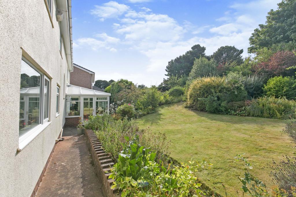 4 bedroom detached house for sale in Rhosesmor Road, Halkyn, Holywell