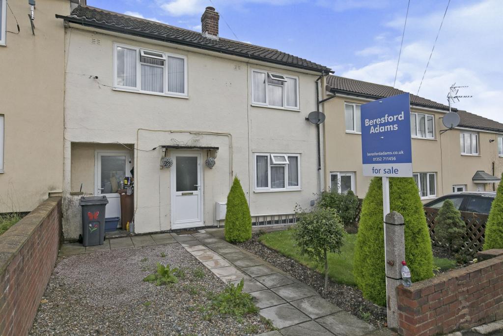3 bedroom terraced house for sale in Moorfields, Holway, Holywell