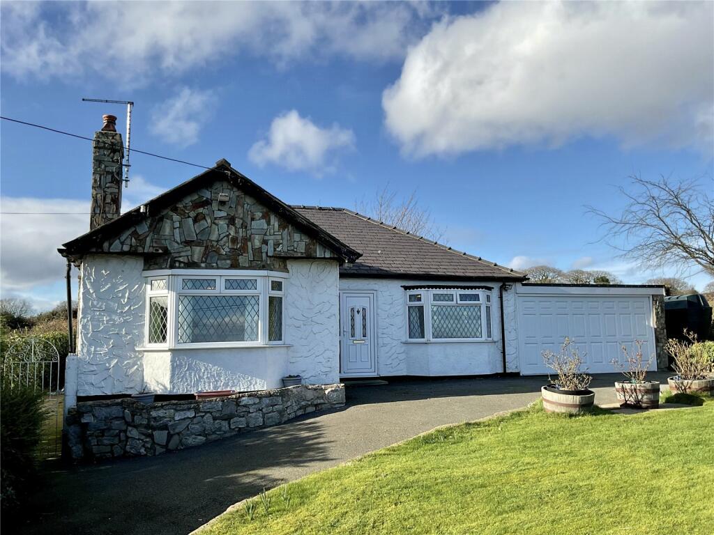 3 bedroom bungalow for sale in Llwyn Ifor Lane, Whitford, Holywell