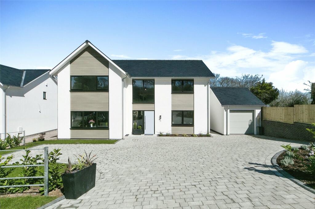 4 bedroom detached house for sale in Llys Yr Orsedd, Gorsedd, Holywell