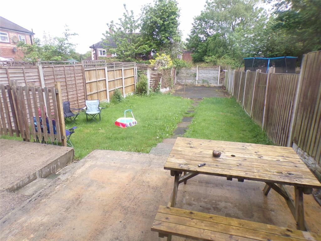 3 bedroom end of terrace house for sale in Acre Road, Great Sutton