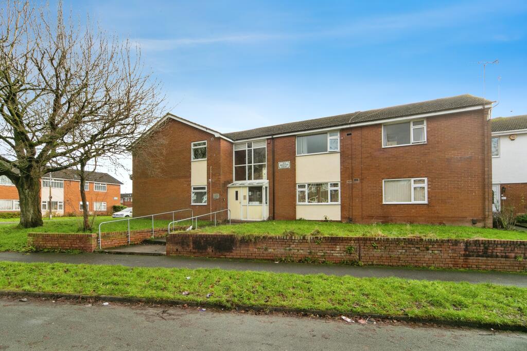 2 bedroom flat for sale in Woolton Court, Ellesmere Port, Cheshire, CH66