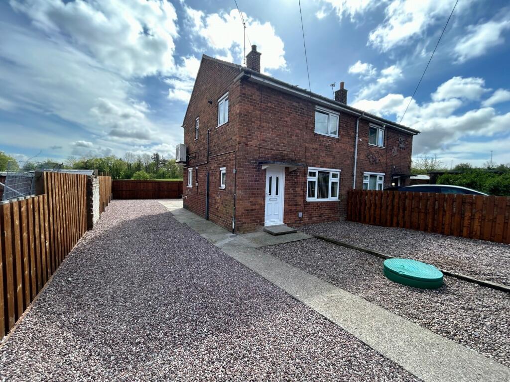 3 bedroom semidetached house for sale in Bunbury Close, Stoak, Chester