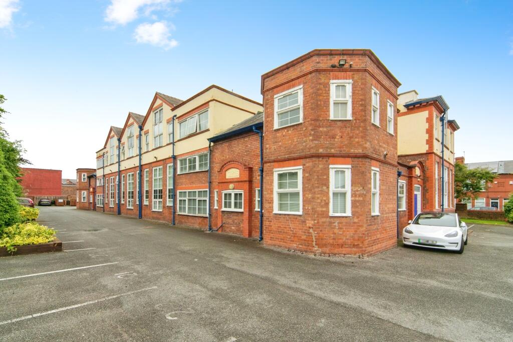 2 bedroom flat for sale in Cambridge Court, Cambridge Road, Ellesmere