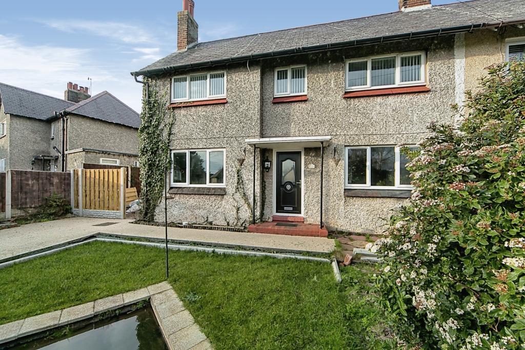 3 bedroom semidetached house for sale in Maes Derw, Llandudno Junction