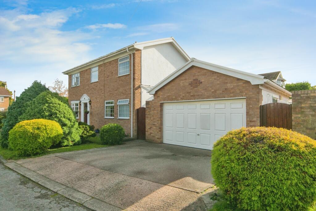 3 bedroom detached house for sale in The Mews, Llandudno Junction