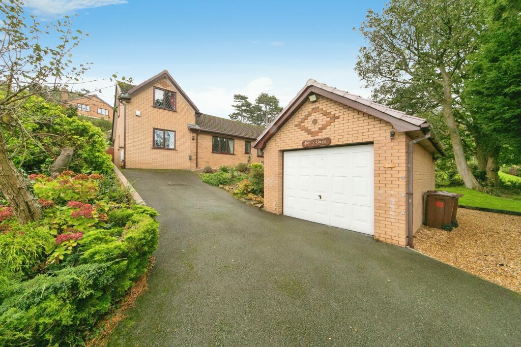 5 bedroom detached house for sale in Graiglwyd Road, Penmaenmawr, Conwy