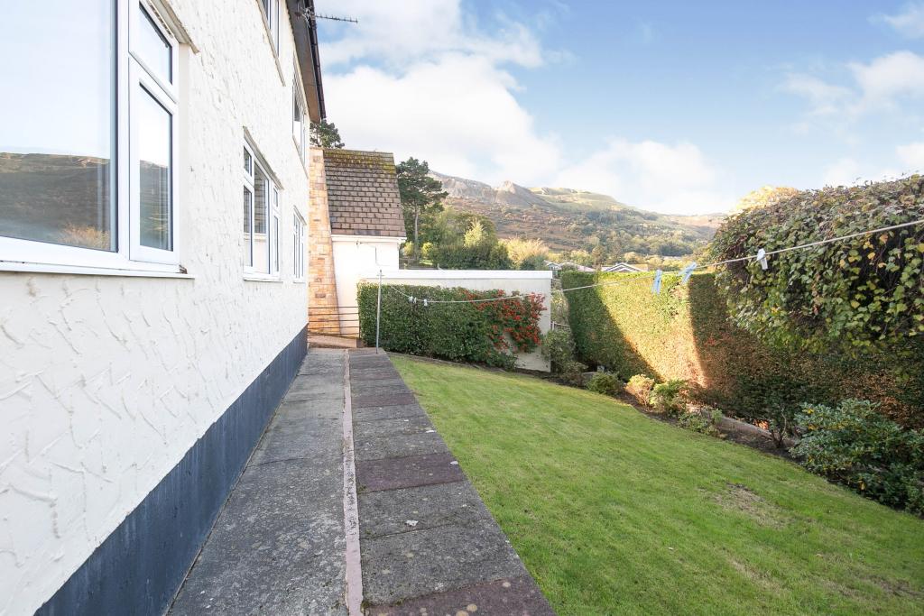 3 bedroom detached house for sale in Bryn Helyg Estate, Penmaenmawr
