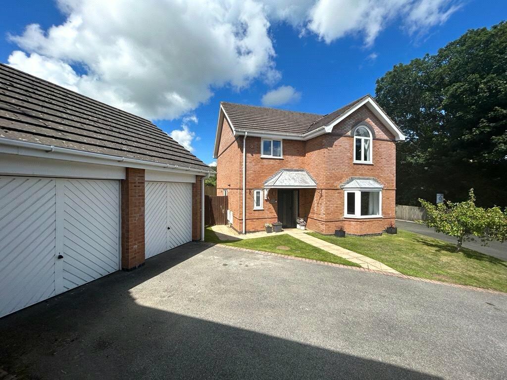 4 bedroom detached house for sale in Pen Derwydd, Llangefni, Anglesey