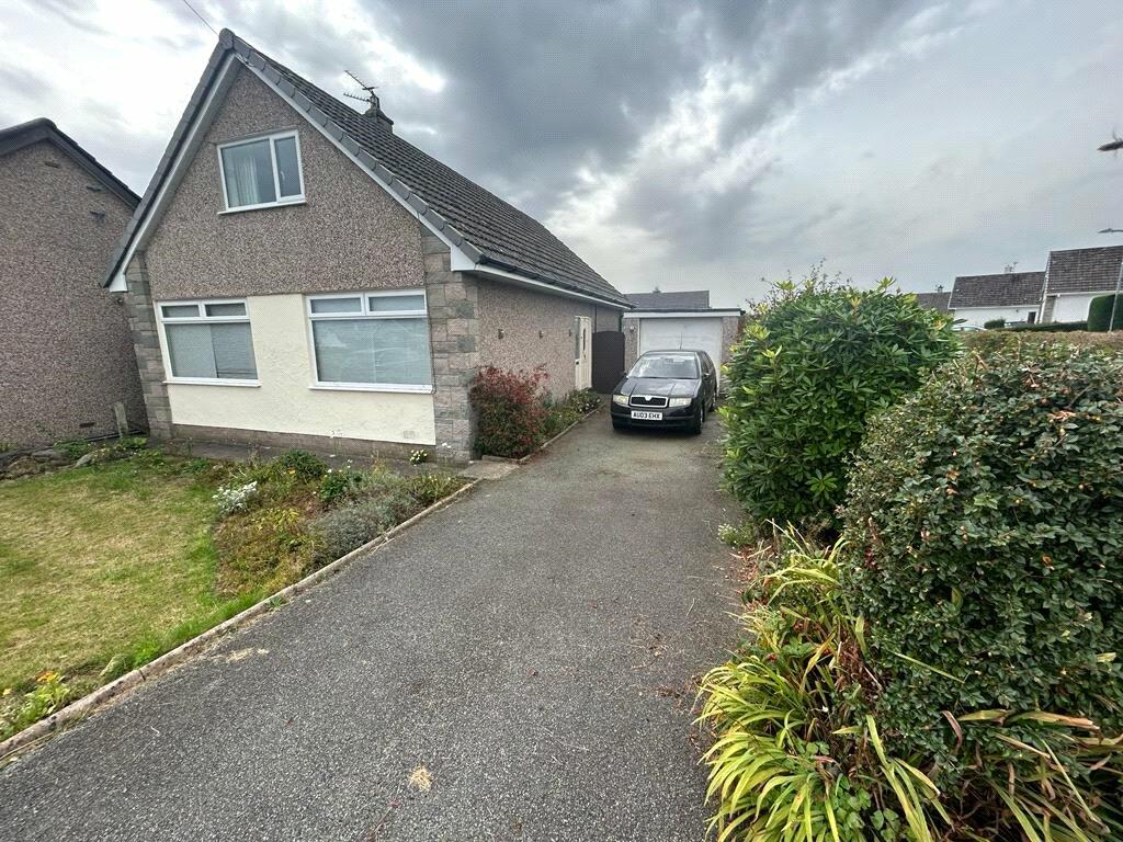 4 bedroom bungalow for sale in Maes Yr Hafod, Menai Bridge, Isle of