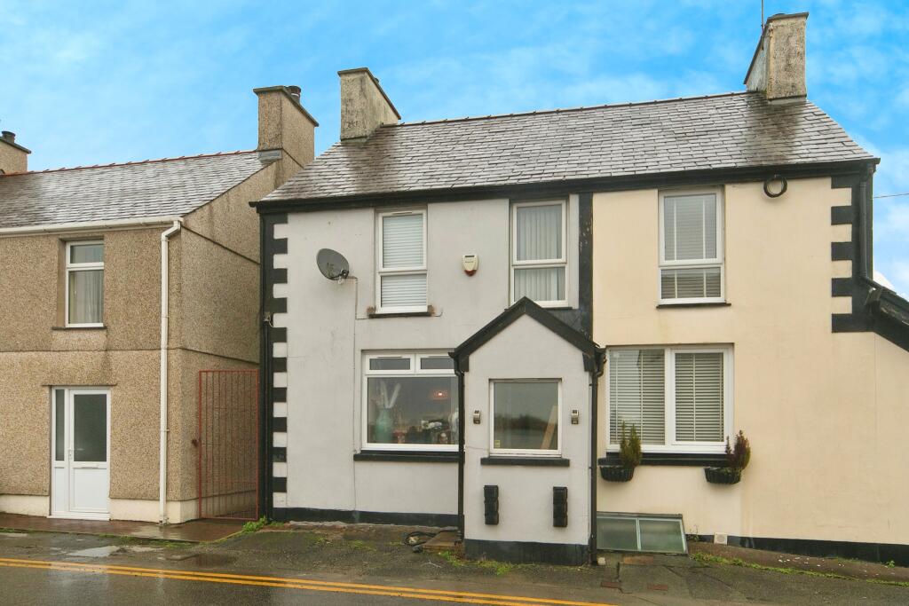 2 bedroom semidetached house for sale in Llanddaniel, Gaerwen
