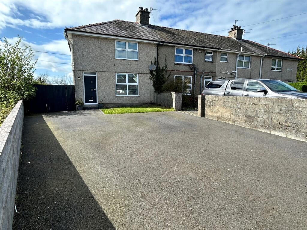4 bedroom semidetached house for sale in Glan Waun, Llanddaniel