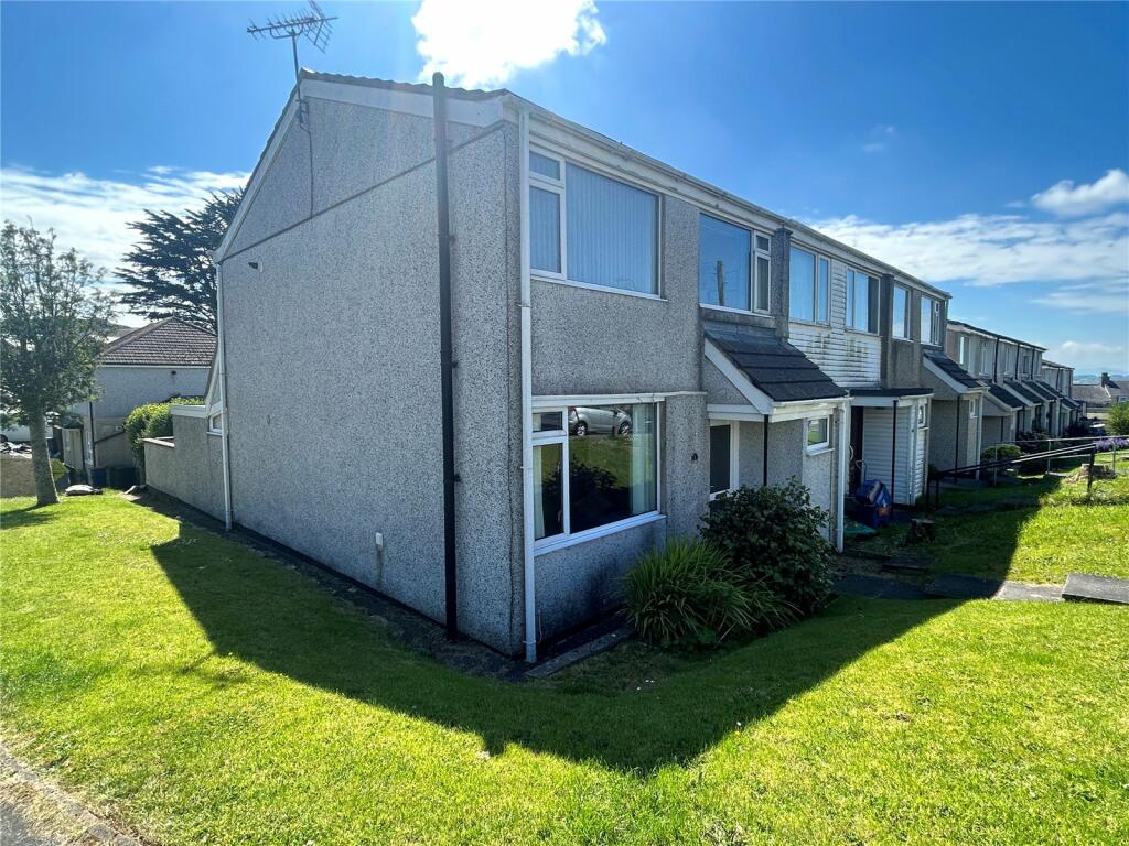 3 bedroom end of terrace house for sale in Bron Dinas, Llangefni, Isle