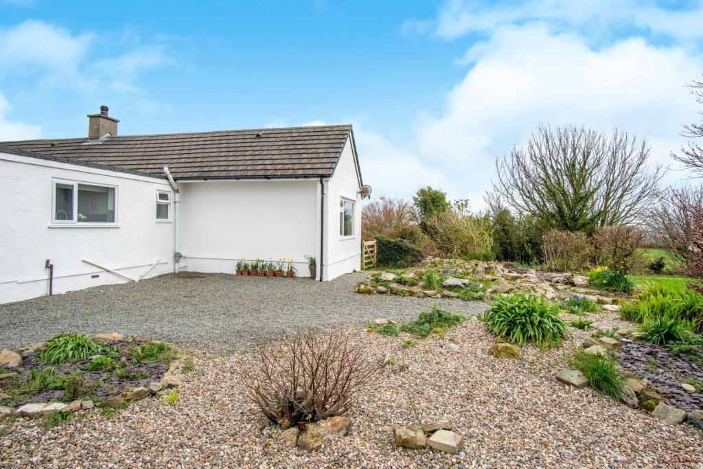 4 bedroom bungalow for sale in Penmynydd, Llanfairpwllgwyngyll
