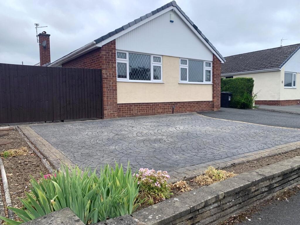 Main image of property: Merllyn Avenue, Connah's Quay, Deeside, Flintshire, CH5
