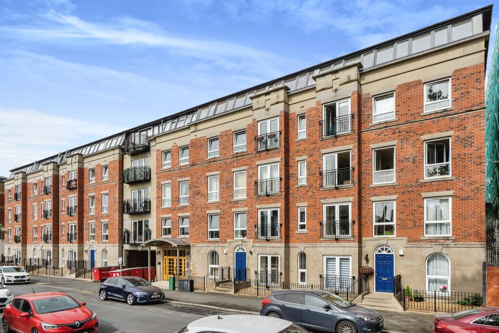2 bedroom flat for sale in Knightsbridge Court, Palmyra Square North