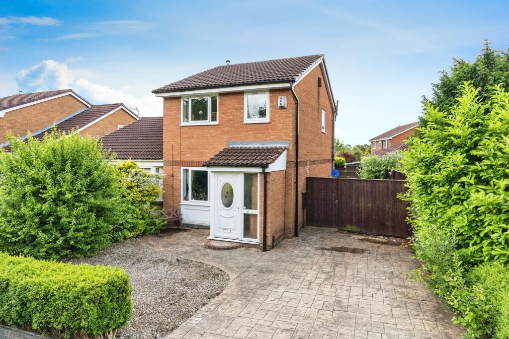 3 bedroom semidetached house for sale in Ballater Drive, Warrington