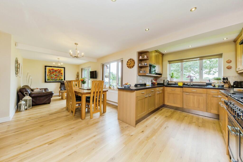 Additional property image - Peacock Avenue, Winsford, Cheshire, CW7