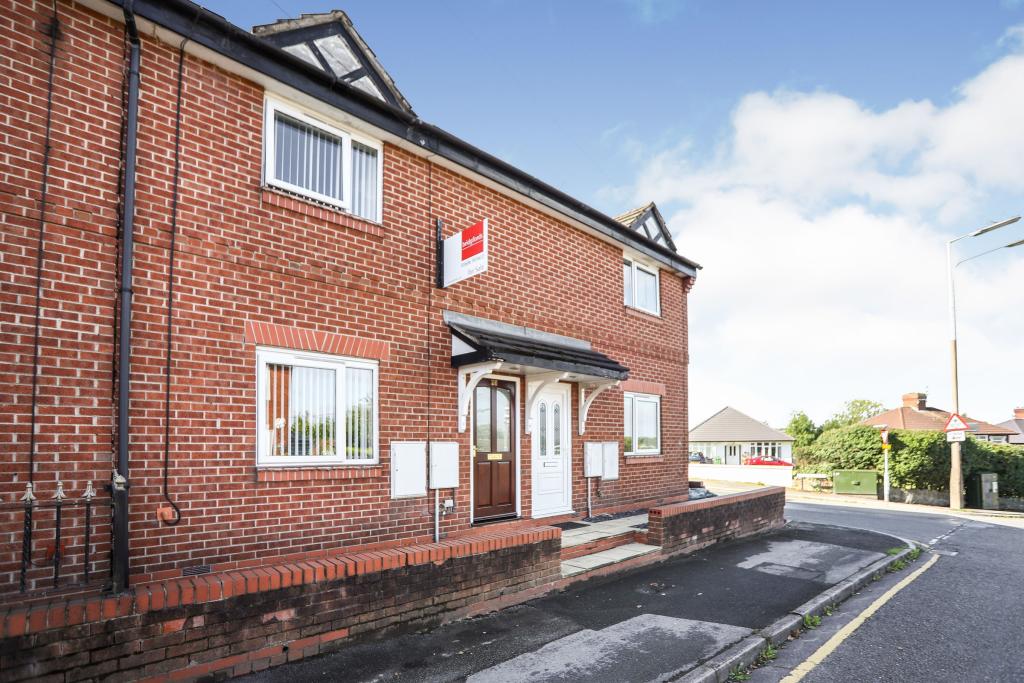 2 bedroom terraced house for sale in Station Road, Winsford, Cheshire, CW7