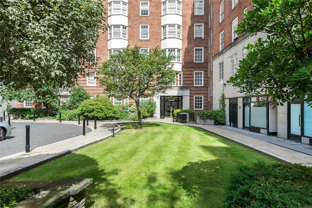 2 bedroom flat for sale in Cranmer Court, Whiteheads Grove, Chelsea