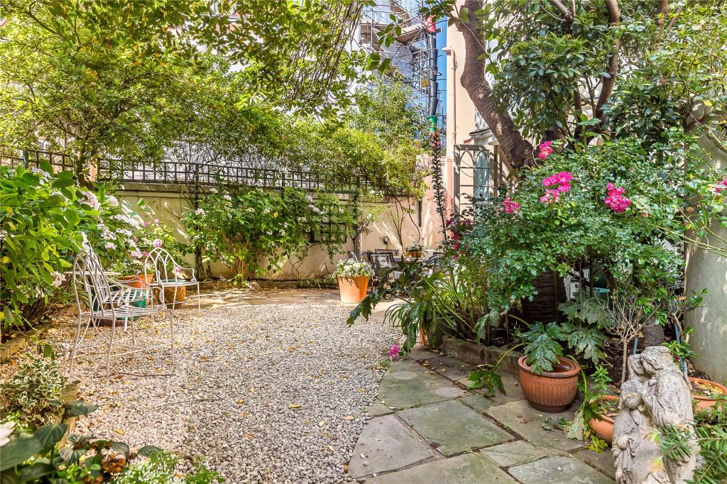 3 bedroom house for sale in Swan Walk, London, SW3