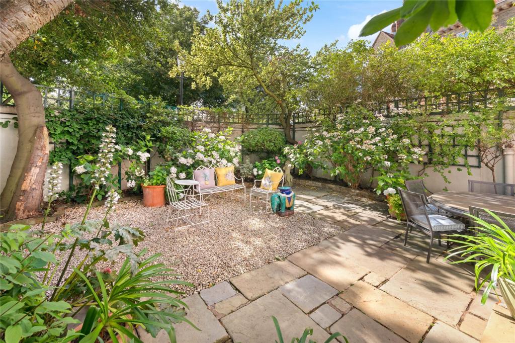 3 bedroom house for sale in Swan Walk, London, SW3