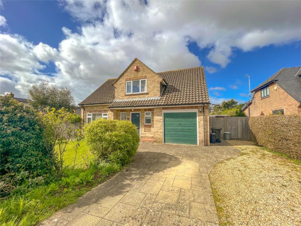 3 bedroom detached house for sale in Bitterne Way, Lymington, Hampshire