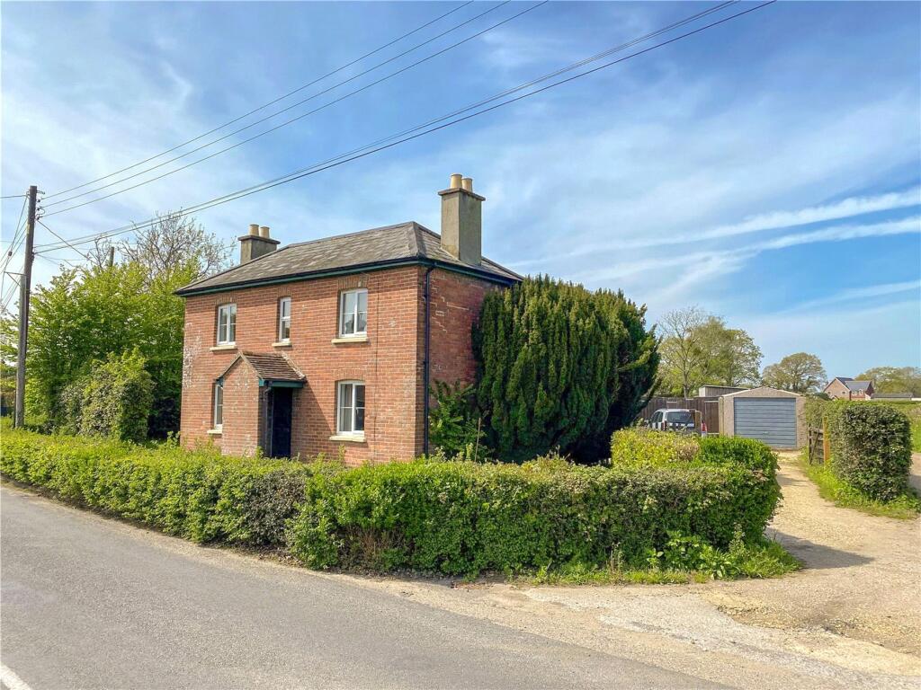 3 bedroom detached house for sale in Sway Road, Pennington, Lymington