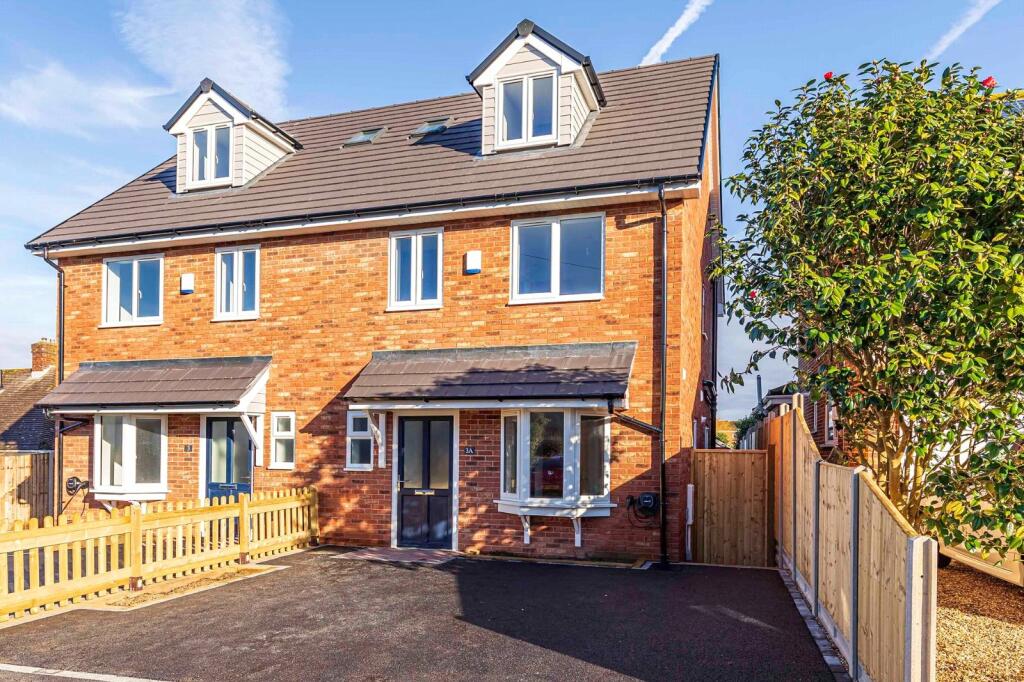 3 bedroom semidetached house for sale in Seaton Road, Highcliffe