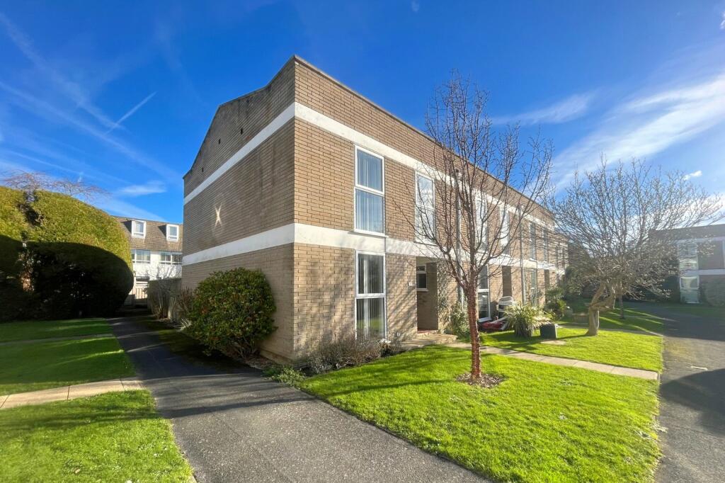 3 bedroom end of terrace house for sale in Kingston Park, Pennington