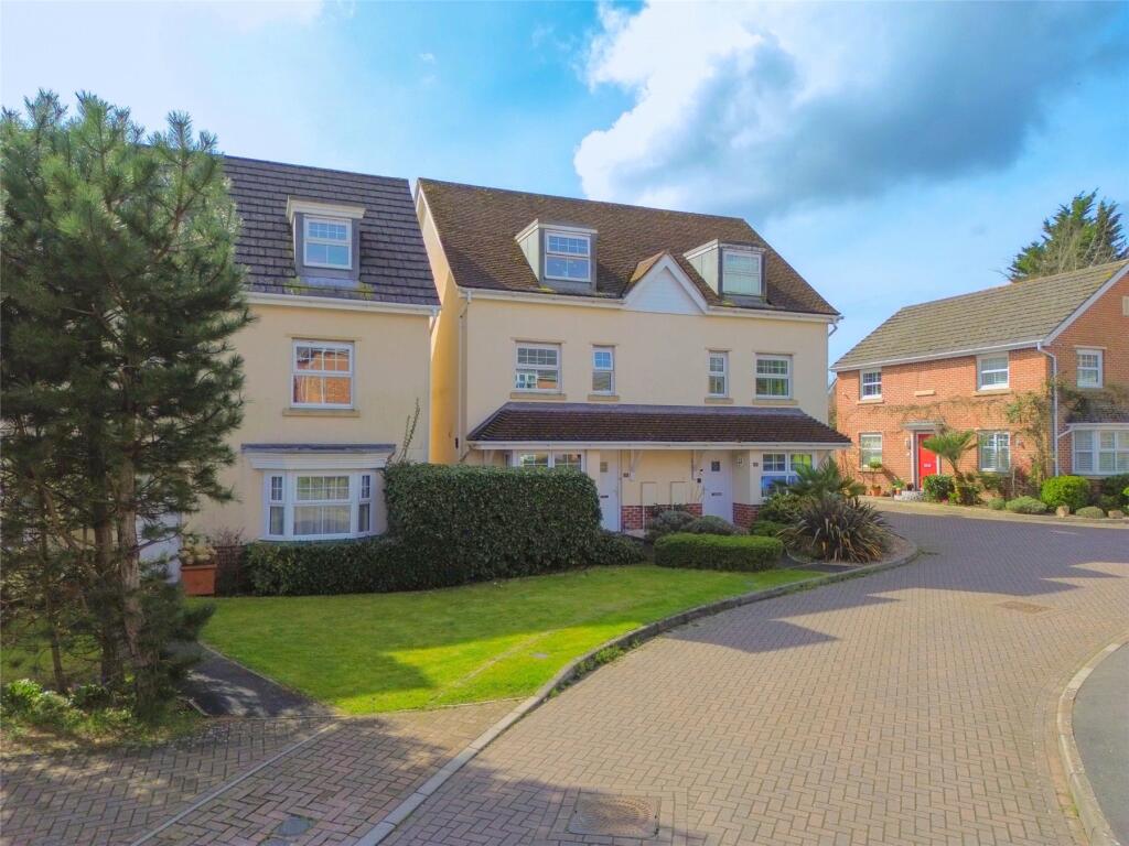 4 bedroom semidetached house for sale in Buckland Gardens, Lymington