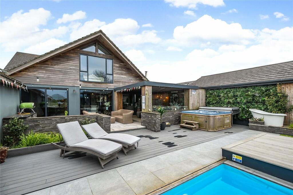 4 bedroom detached house for sale in Cowley Road, Lymington, Hampshire