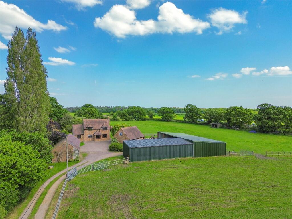 4 bedroom detached house for sale in Lymington Road, East End