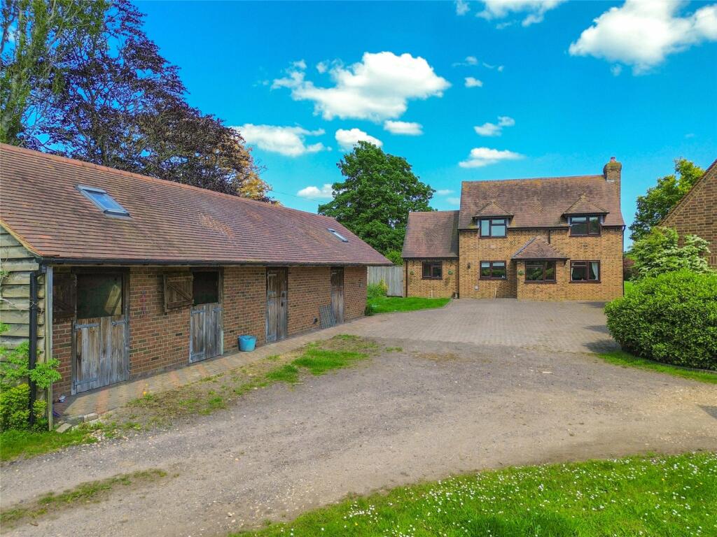 4 bedroom detached house for sale in Lymington Road, East End