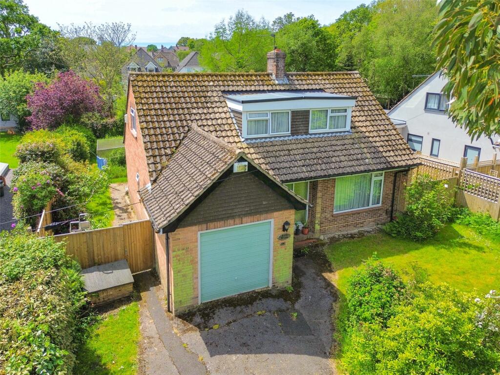 3 bedroom detached house for sale in Belmore Road, Lymington, Hampshire