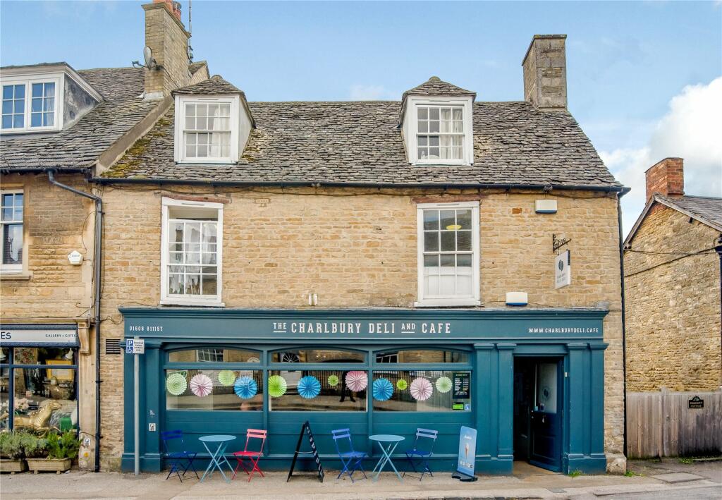 4 bedroom property for sale in Market Street, Charlbury, Chipping