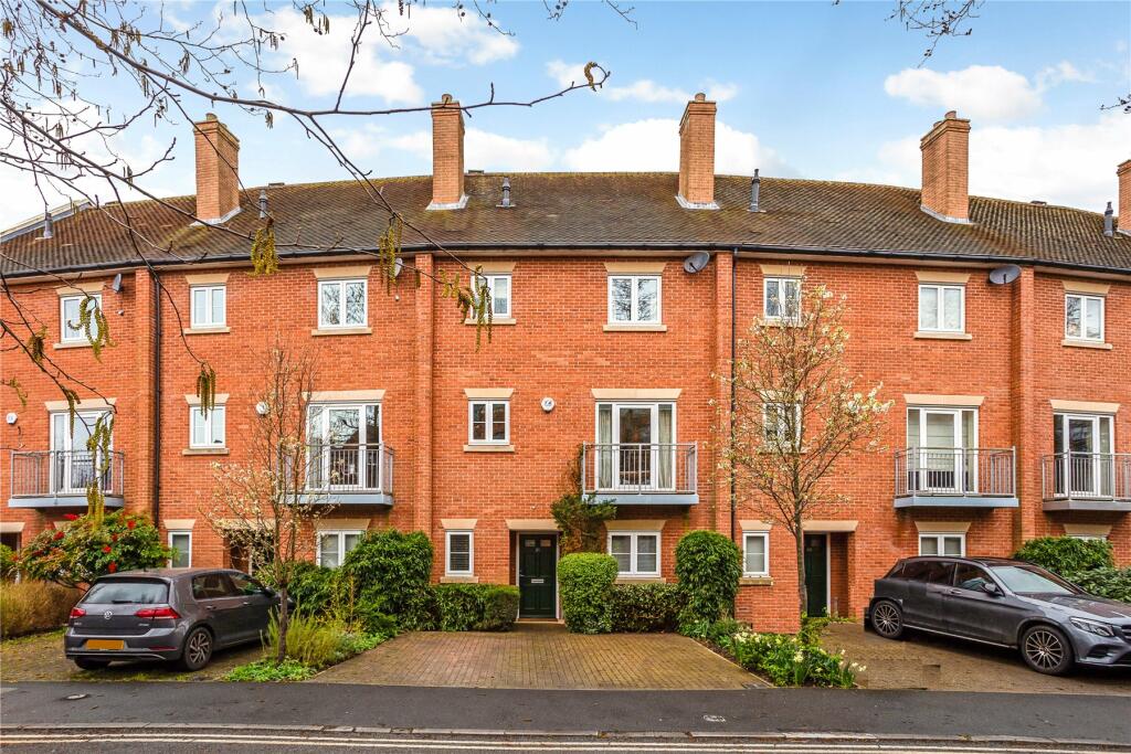 4 bedroom terraced house for sale in William Lucy Way, Oxford, Oxfordshire, OX2