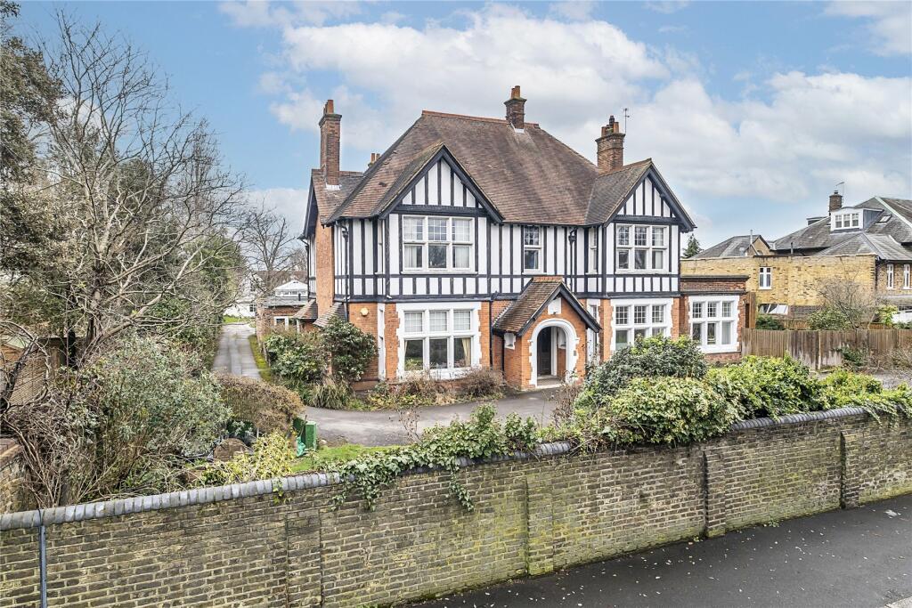 3 bedroom flat for sale in Leopold Road, Wimbledon, London, SW19