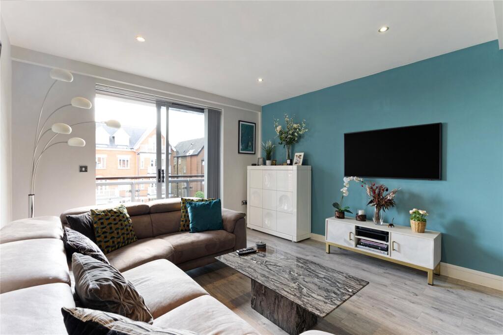 Main image of property: Worple Road, London, SW19