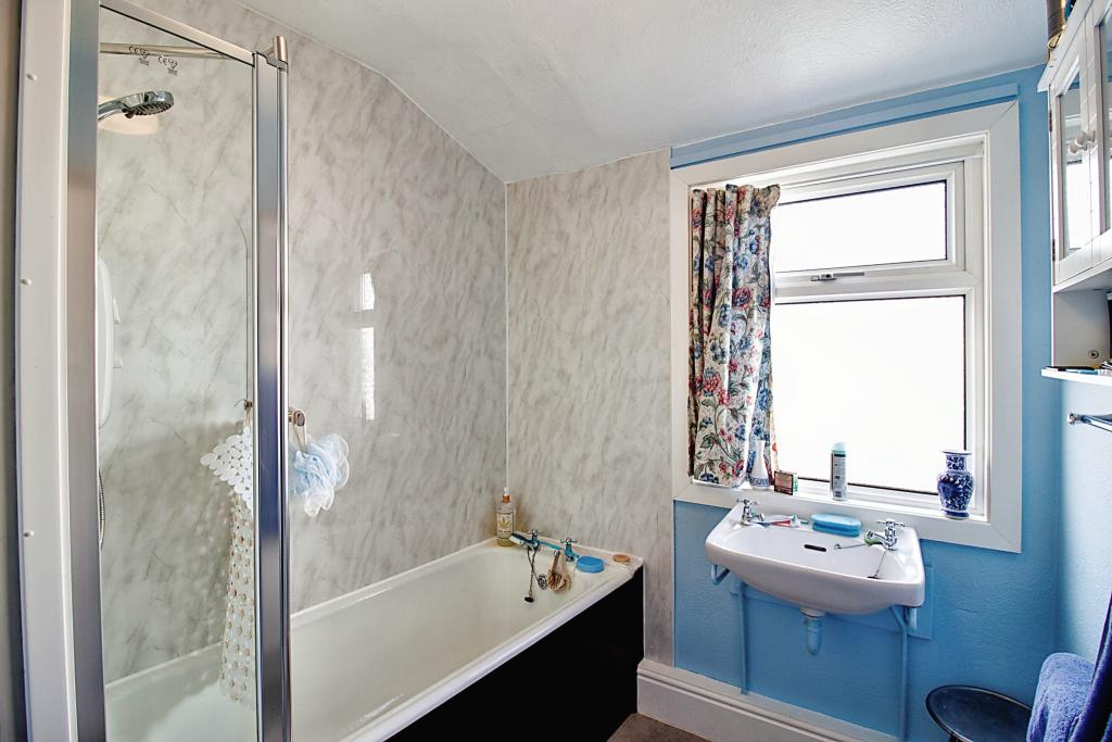 2 bedroom terraced house for sale in Hele Road, Torquay, TQ2