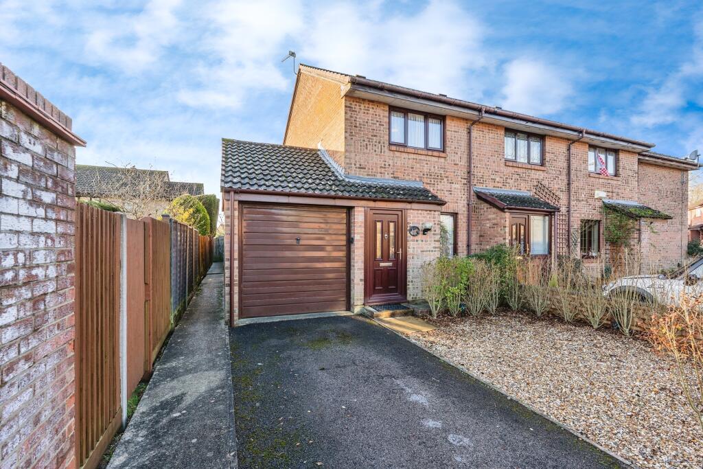 2 bedroom end of terrace house for sale in Alder Hill Drive, West