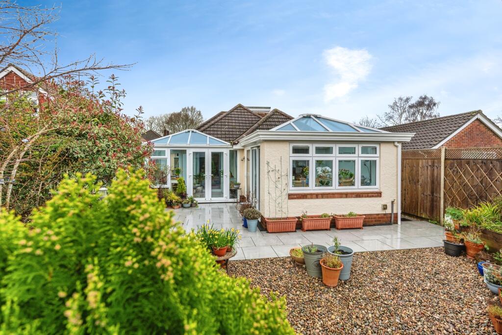 4 bedroom bungalow for sale in Oakleigh Crescent, Rushington