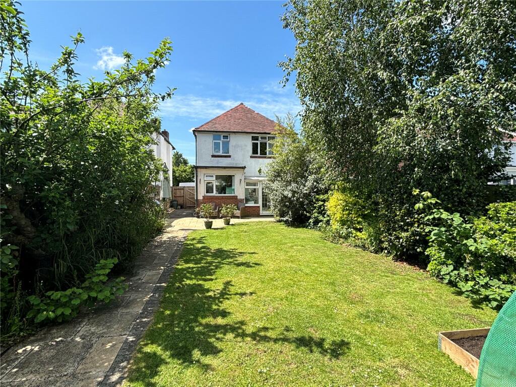 3 bedroom detached house for sale in Salisbury Road, Totton