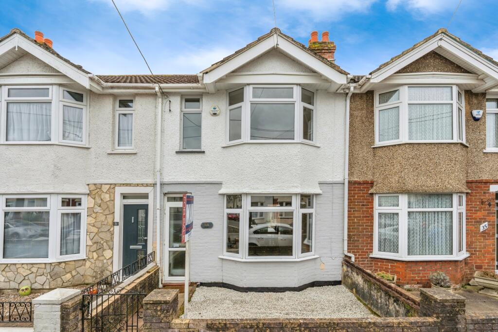 3 bedroom terraced house for sale in Downs Park Crescent, Eling